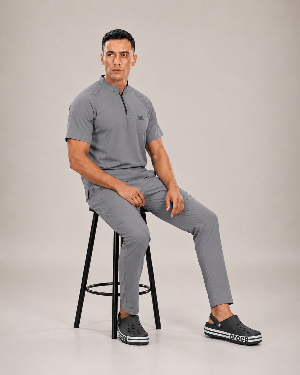 scrub homme-gris